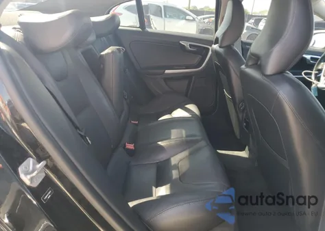 2015 Volvo S60 Premier z USA, uszkodzony, nr VIN YV126MFK5F1336215